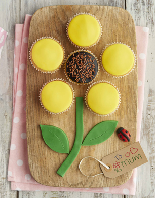 DrOetker_BakeMumsDay_BlossomingCupcakes